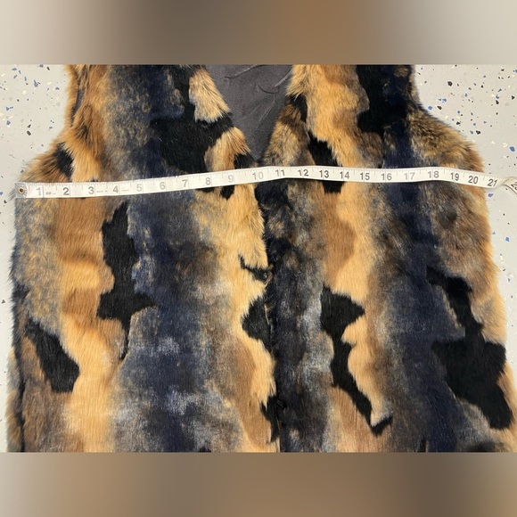 Arianna By Howard’s Faux Fur Vest Black Blue Tan hook & Eye Like New  Sm/M - Picture 11 of 12